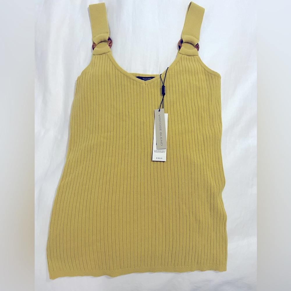 New with tag green Tahari top